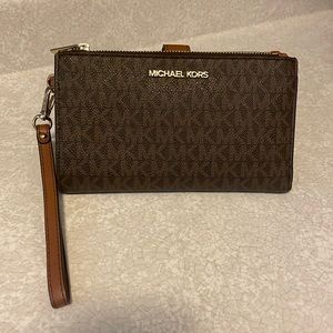 Michael Kors- Wrist, Wallet